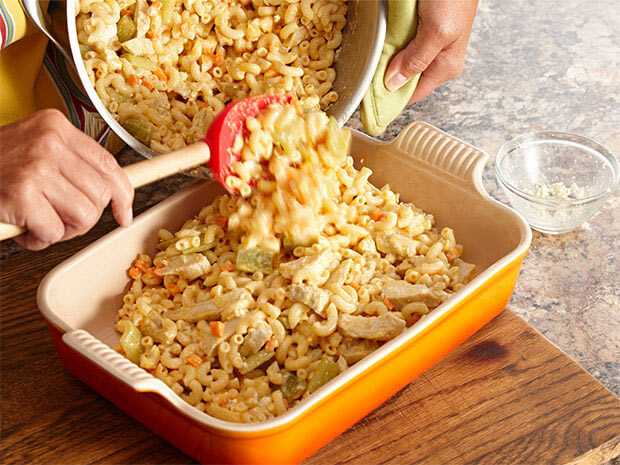 Mouth-watering Buffalo and Blue Cheese Chicken Casserole Dish Step 2