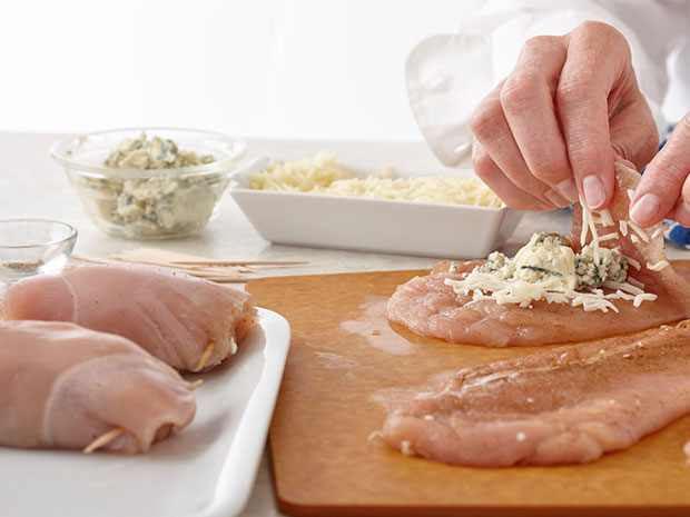 Buffalo Chicken Roulade With Blue Cheese Broccoli Slaw Step 1