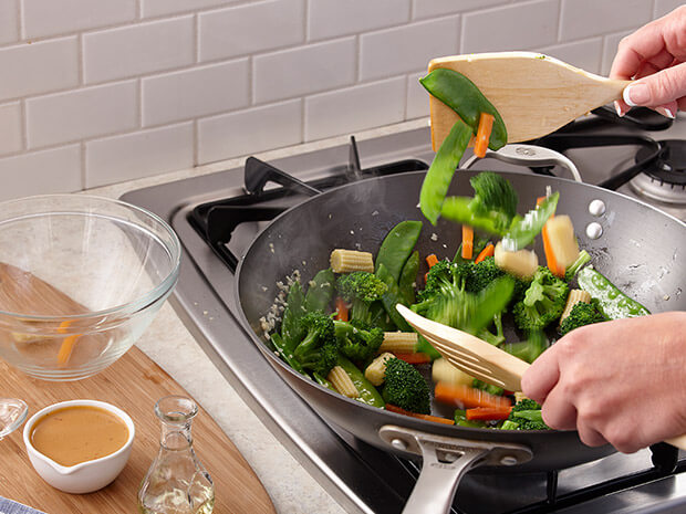 Stir-Fried Chicken and Peanut Sauce Step 2