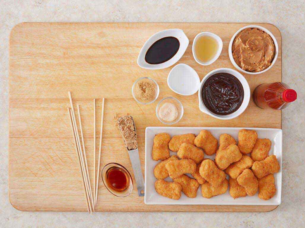 Skewered Chicken Nuggets Satay with Quick Peanut Dipping Sauce Skewered Chicken Nuggets Satay with Quick Peanut Dipping Sauce